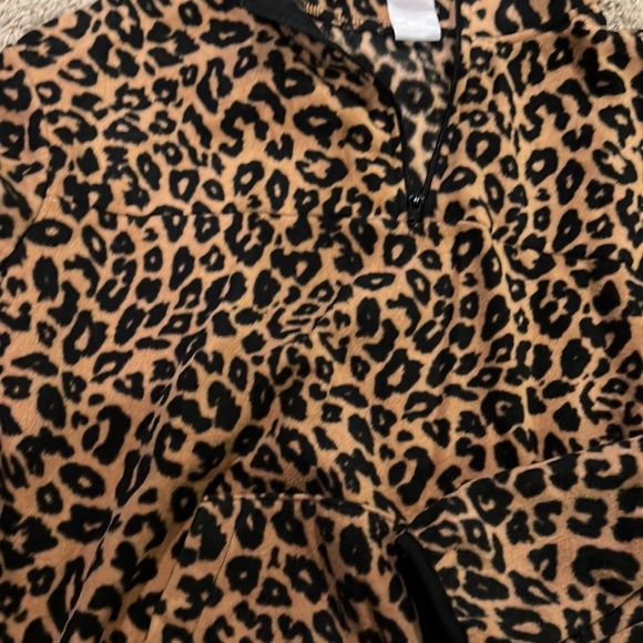 Leopard Fleece Pullover - Picture 2 of 2